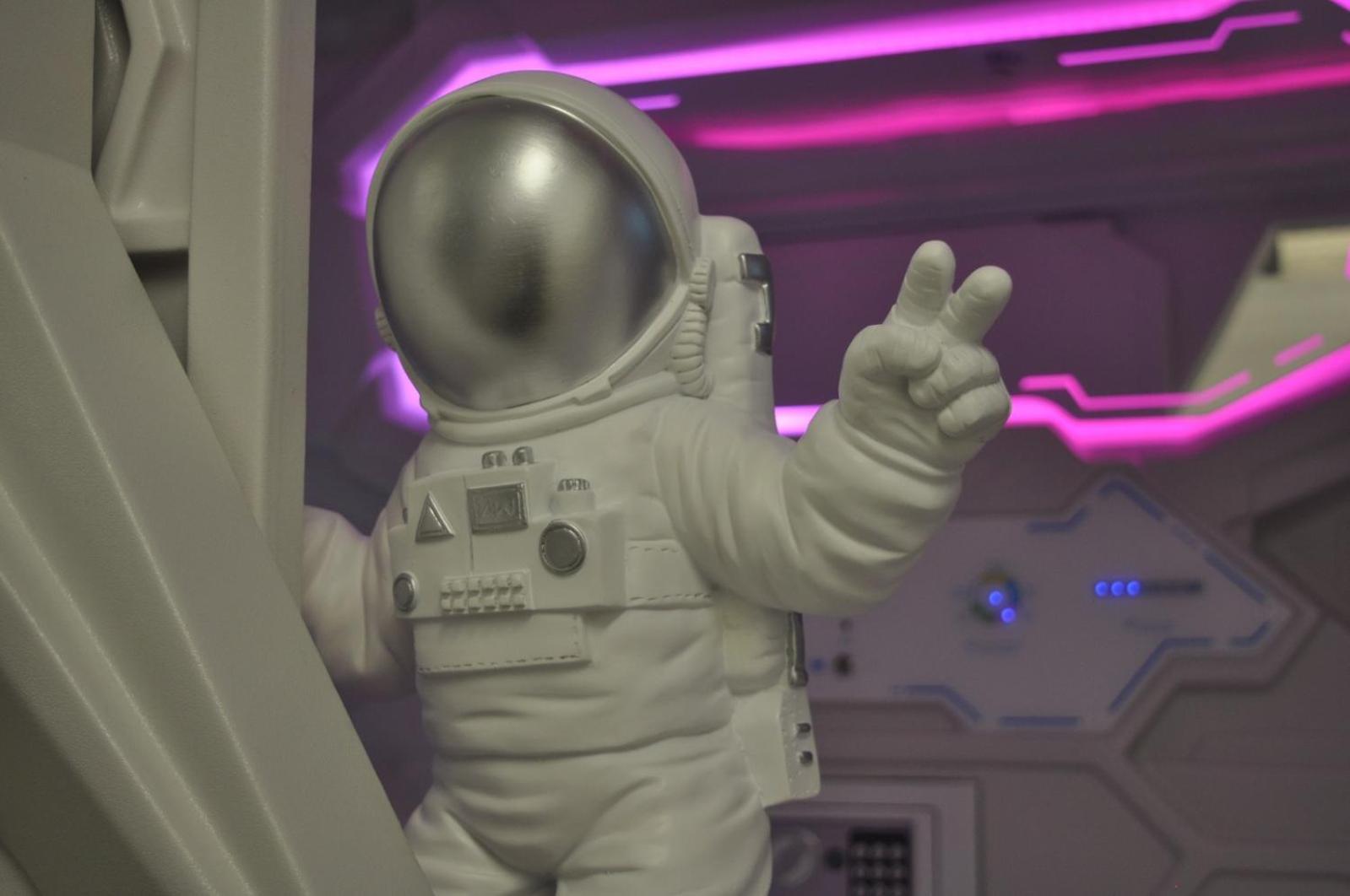 Cosmos Capsule Coworking London Hotel Luaran gambar